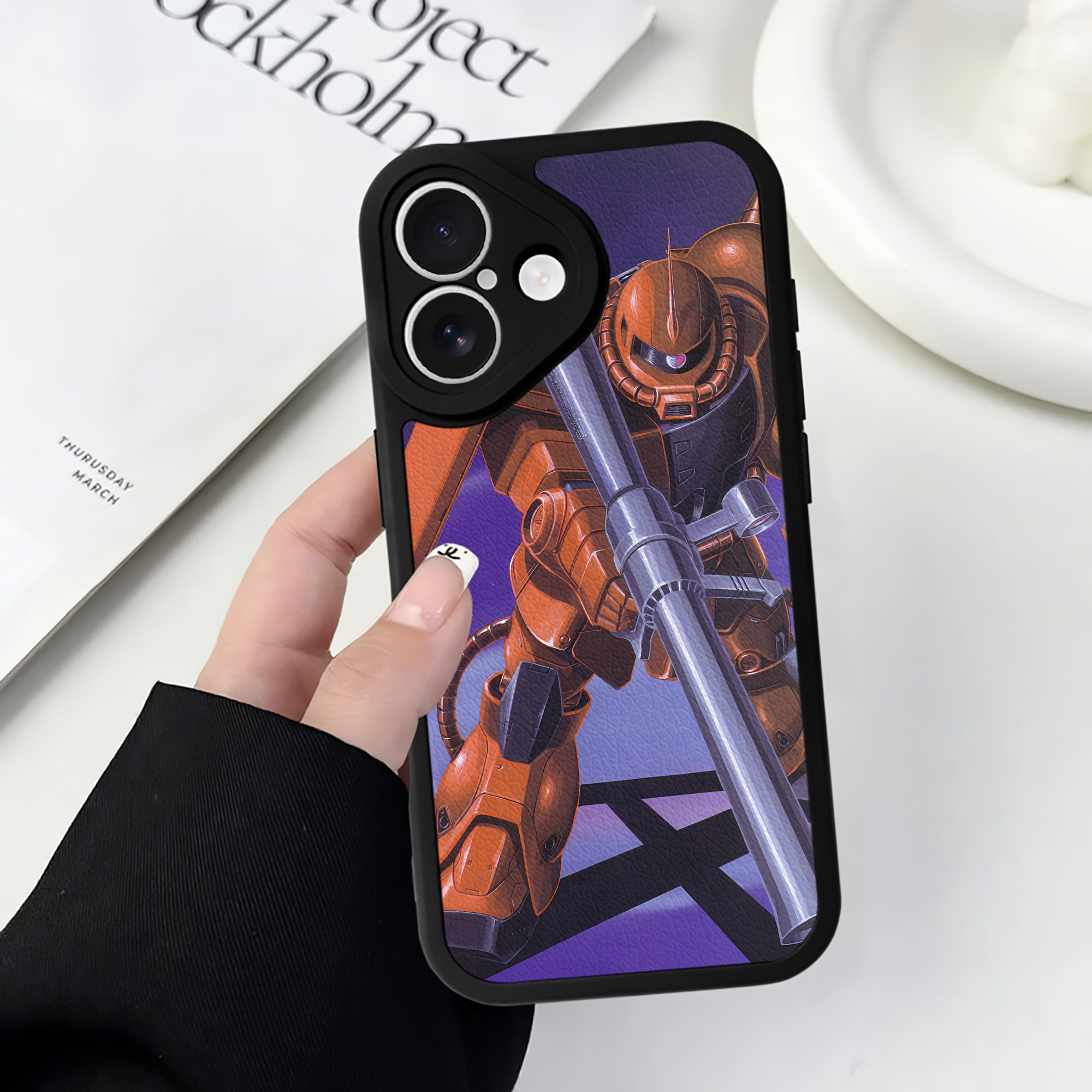 （画像用） 機動戦士ガンダム Mobile Suit Gundam 【iPhone 16シリーズ対応】シリコンスマホケース（レザー調） 材質：シリコン